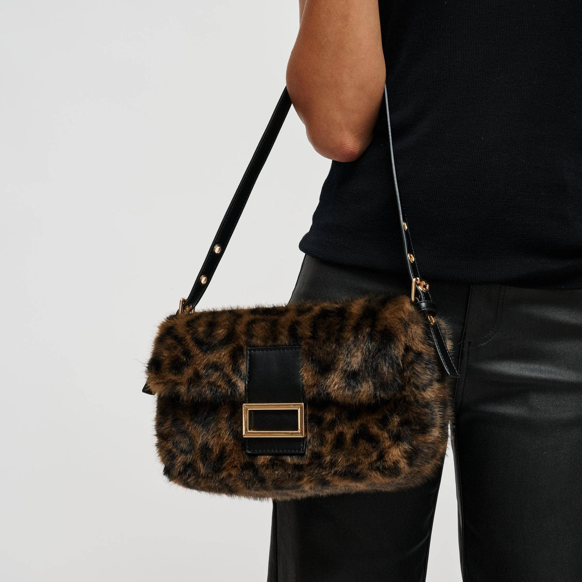 Beverly - Faux Fur Crossbody - 5 Different Colors